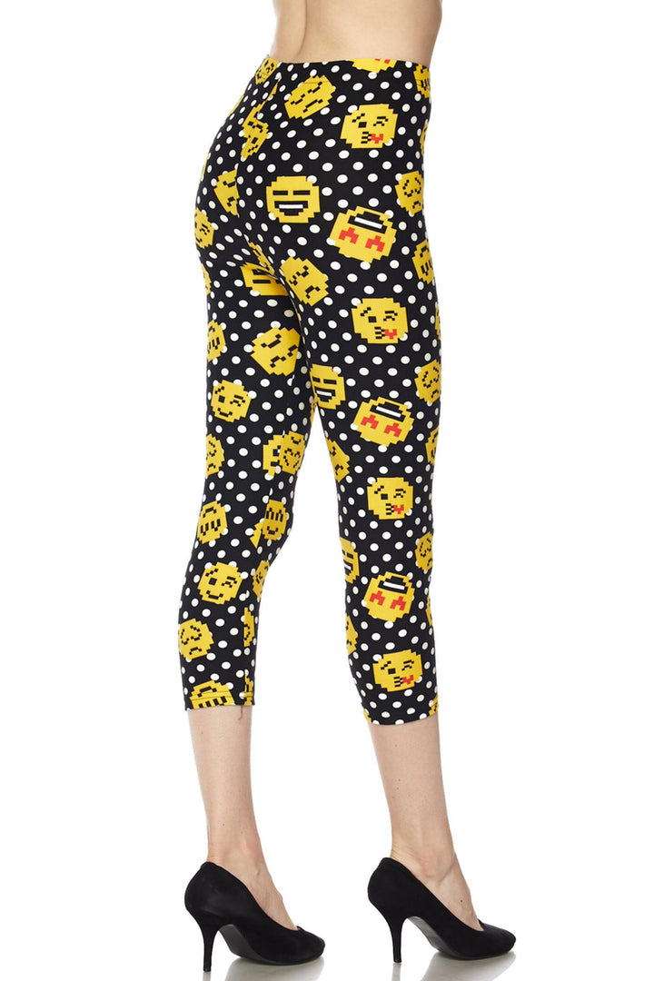 Buttery Soft Retro Pixel Arcade Emoji Plus Size Capris (One Size Plus,Yellow)