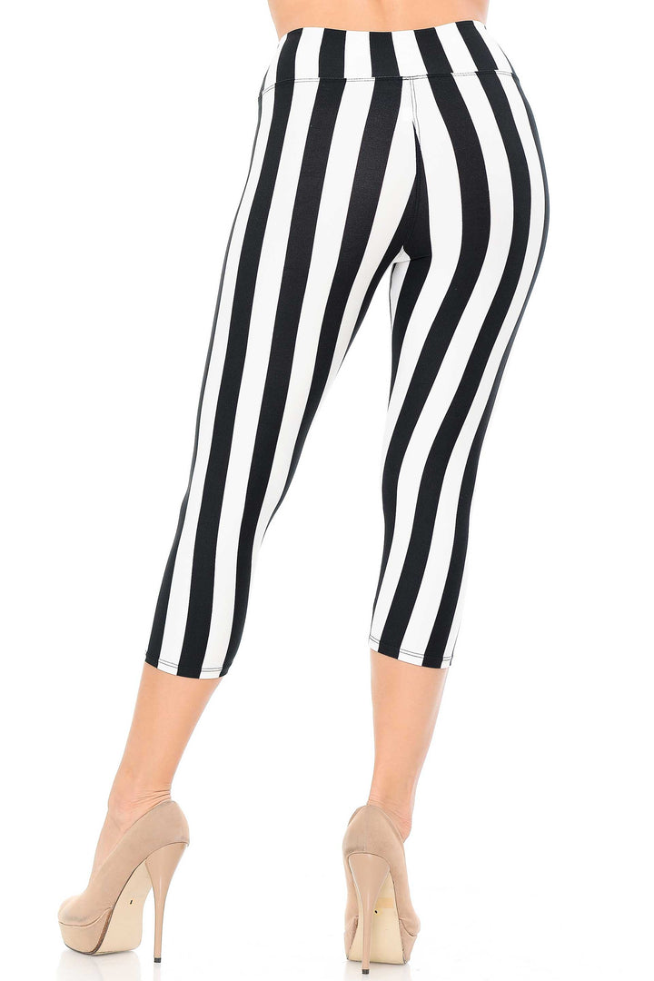 Buttery Soft Vertical Wide Stripe High Waisted Capris - 3 Inches (One Size Regular,Black)