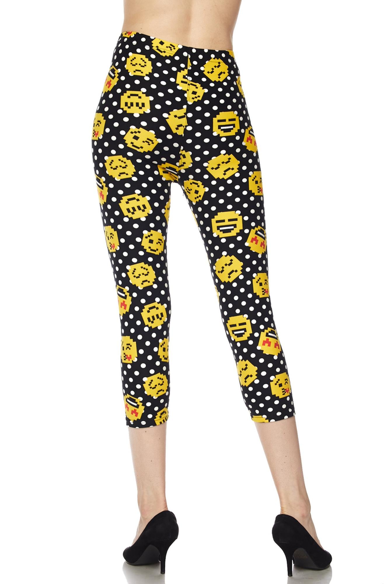 Buttery Soft Retro Pixel Arcade Emoji Plus Size Capris (One Size Plus,Yellow)