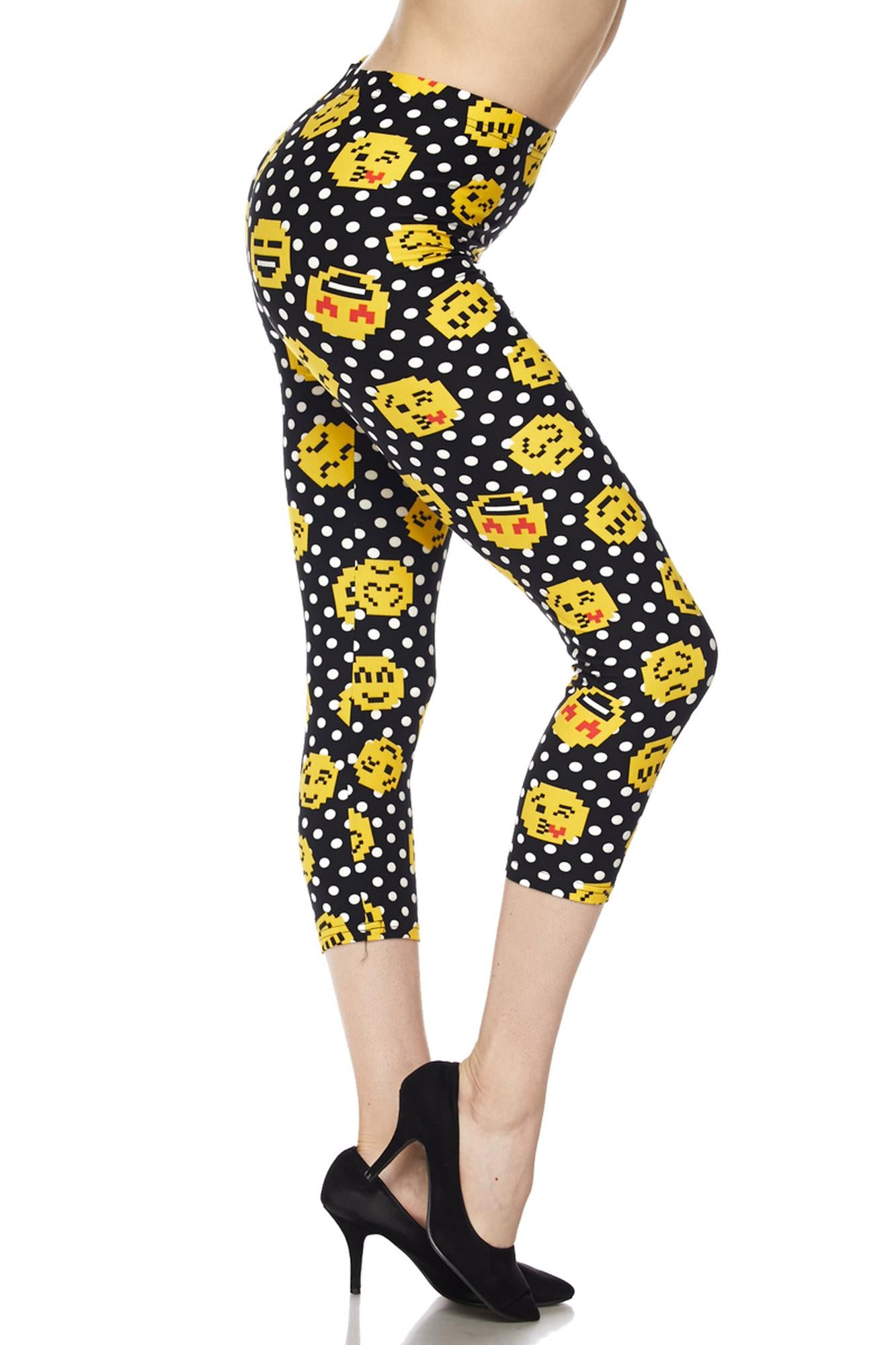 Buttery Soft Retro Pixel Arcade Emoji Plus Size Capris (One Size Plus,Yellow)