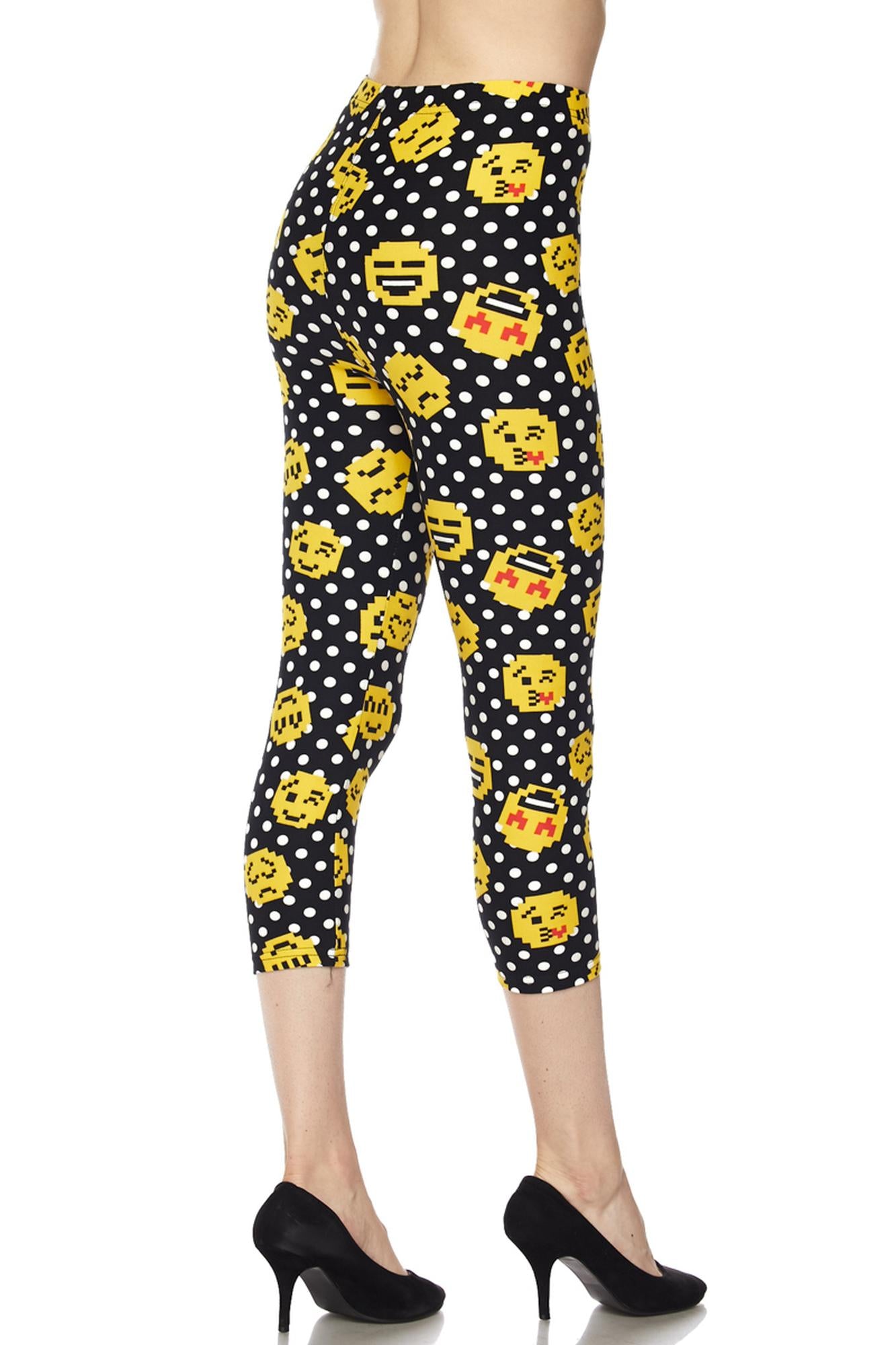 Buttery Soft Retro Pixel Arcade Emoji Plus Size Capris (One Size Plus,Yellow)