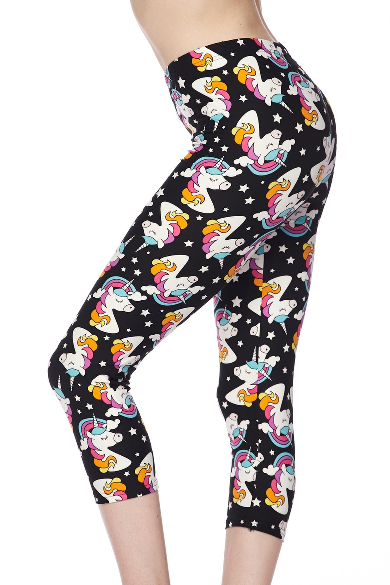 Buttery Soft Dreaming Unicorns Plus Size Capris (One Size Plus,Black)