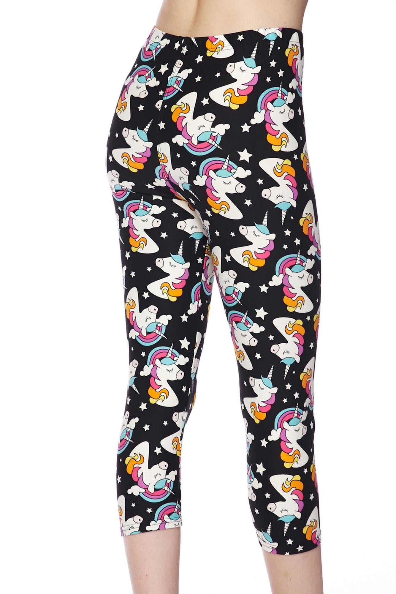 Buttery Soft Dreaming Unicorns Plus Size Capris (One Size Plus,Black)