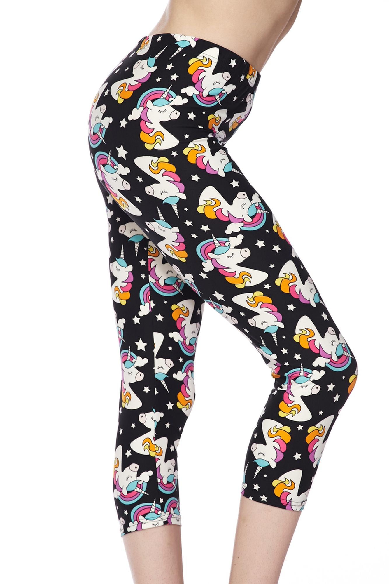 Buttery Soft Dreaming Unicorns Plus Size Capris (One Size Plus,Black)