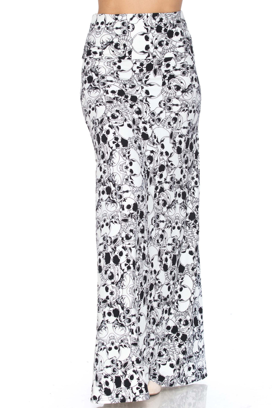 Buttery Soft White Layers of Skulls Maxi Skirt (One Size Regular,White)