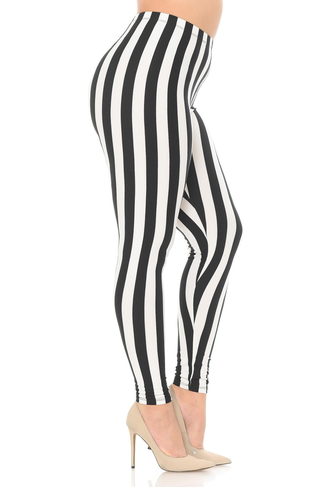 Buttery Soft Beetlejuice Plus Size Leggings (One Size Plus,Black)