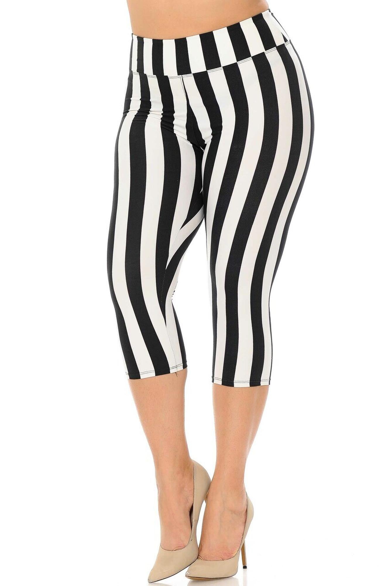 Buttery Soft Vertical Wide Stripe High Waisted Plus Size Capris - 3 Inches (One Size Plus,Black)
