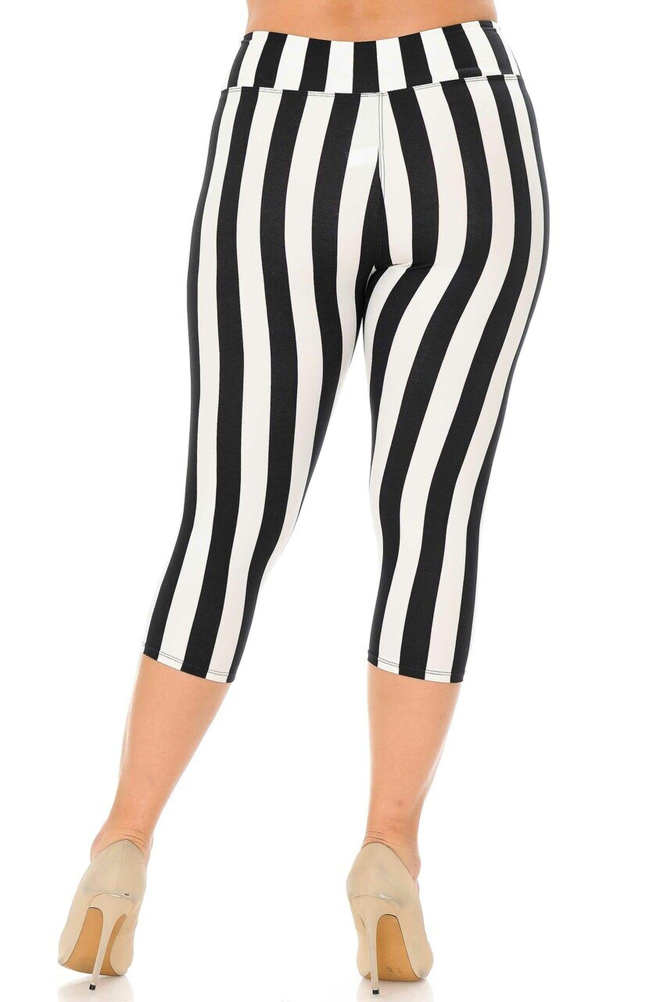 Buttery Soft Vertical Wide Stripe High Waisted Plus Size Capris - 3 Inches (One Size Plus,Black)