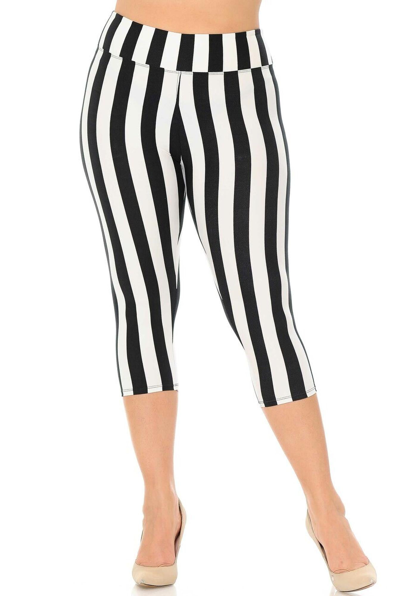 Buttery Soft Vertical Wide Stripe High Waisted Plus Size Capris - 3 Inches (One Size Plus,Black)