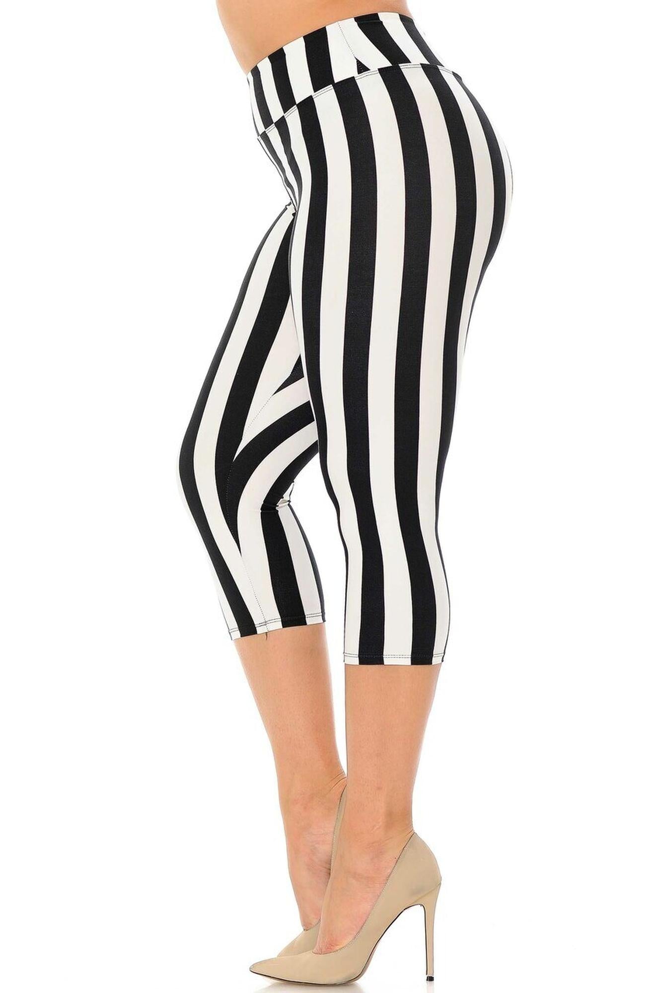 Buttery Soft Vertical Wide Stripe High Waisted Plus Size Capris - 3 Inches (One Size Plus,Black)