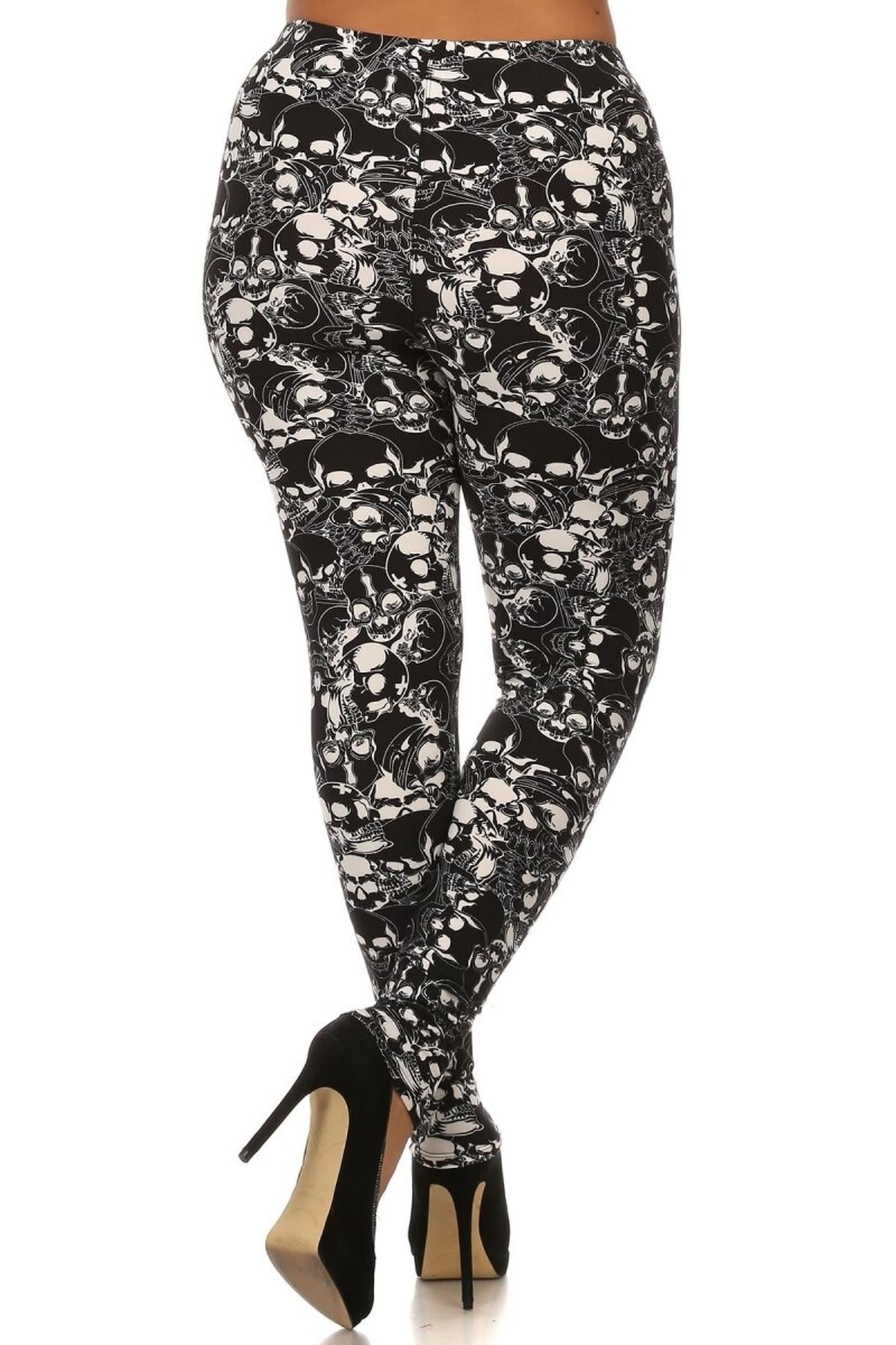 Buttery Soft Black Layers of Skulls Plus Size Leggings (One Size Plus,Black)