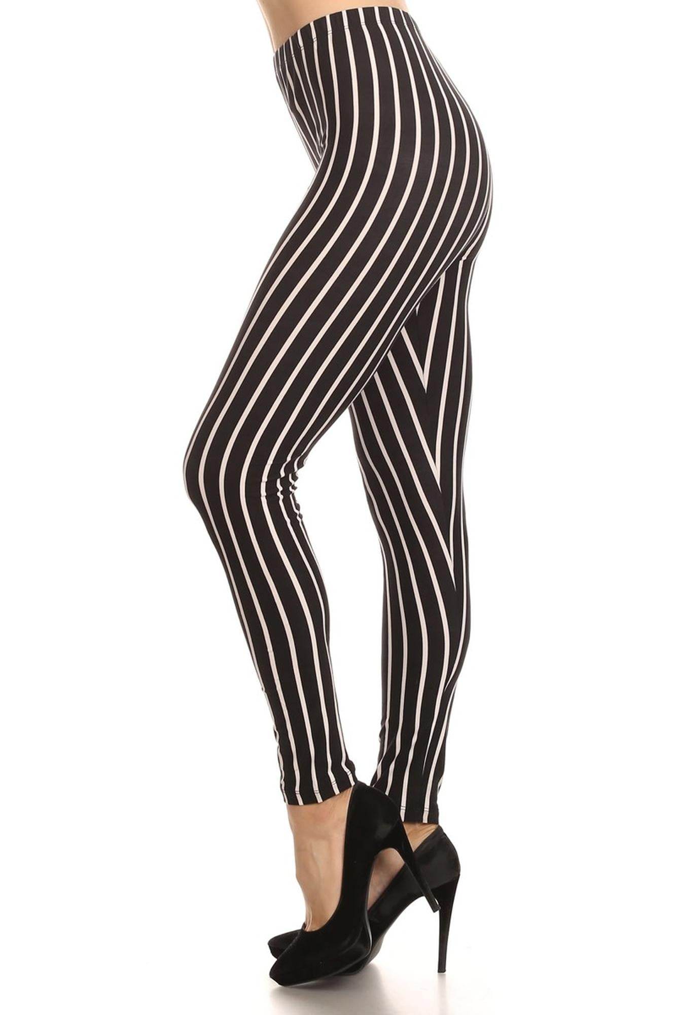 Buttery Soft Vertical Black Pinstripe Leggings (One Size Regular,Black)