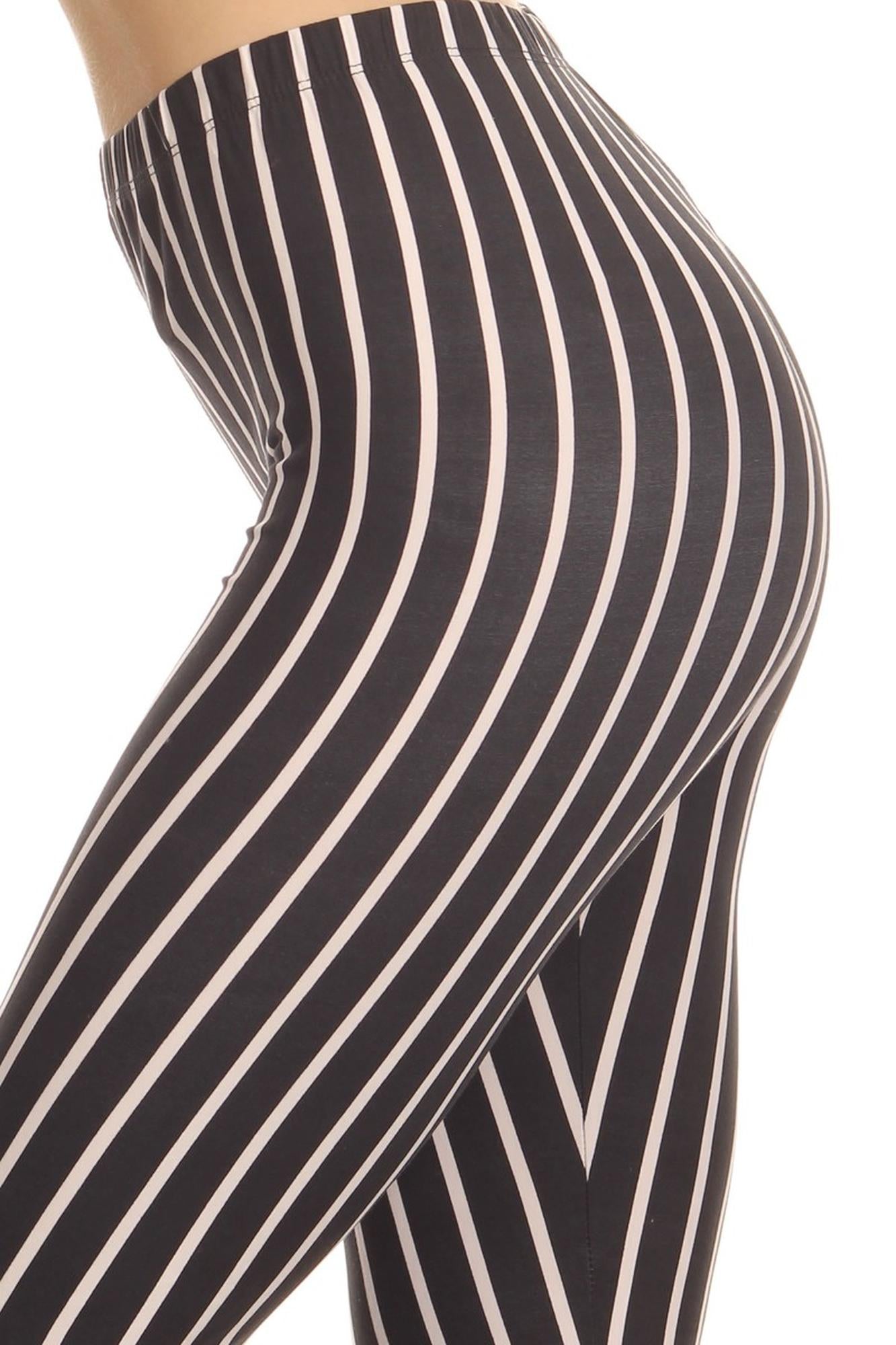 Buttery Soft Vertical Black Pinstripe Leggings (One Size Regular,Black)