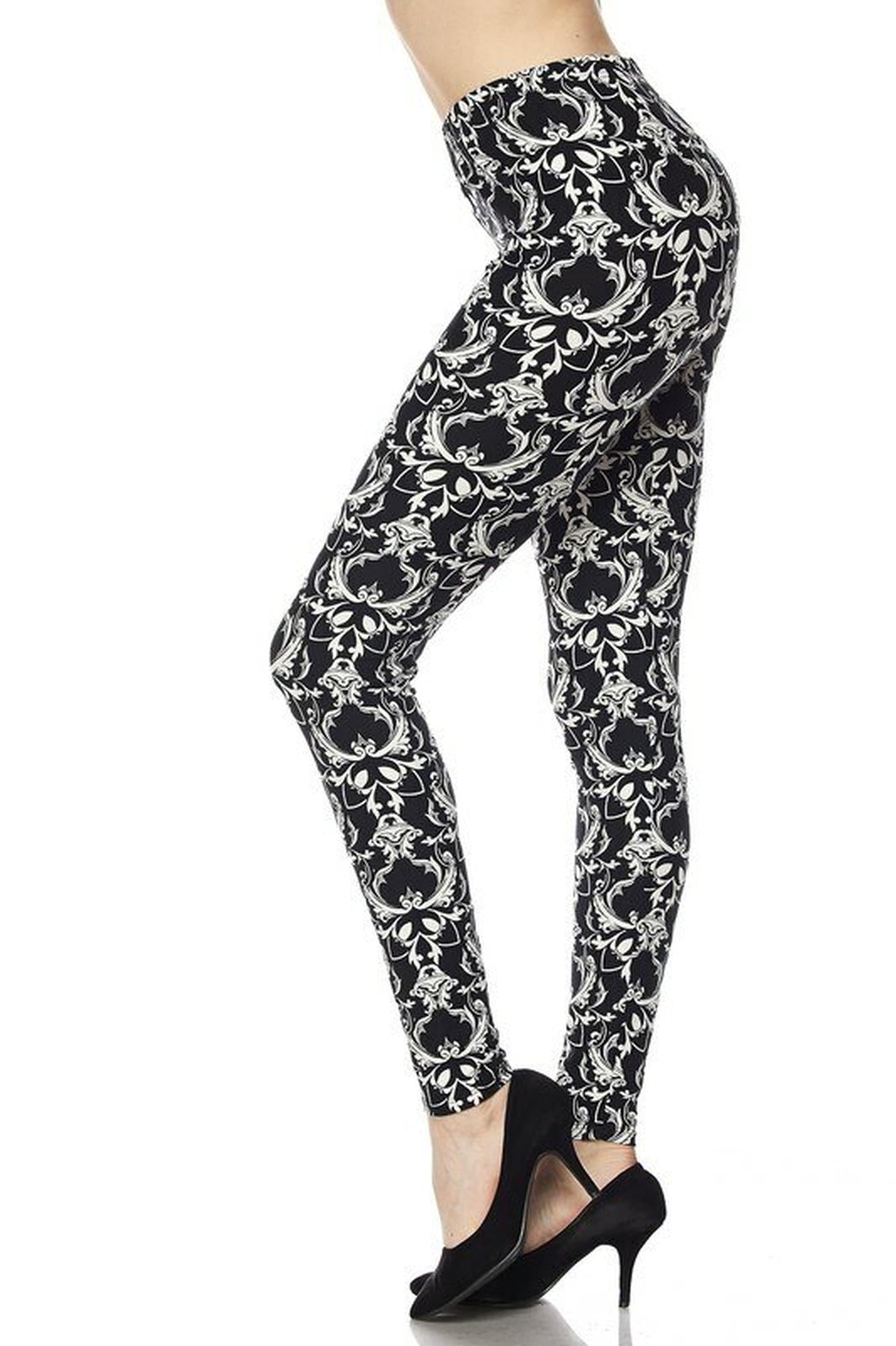 Buttery Soft Baroque Wreath Leggings (One Size Regular,Black)