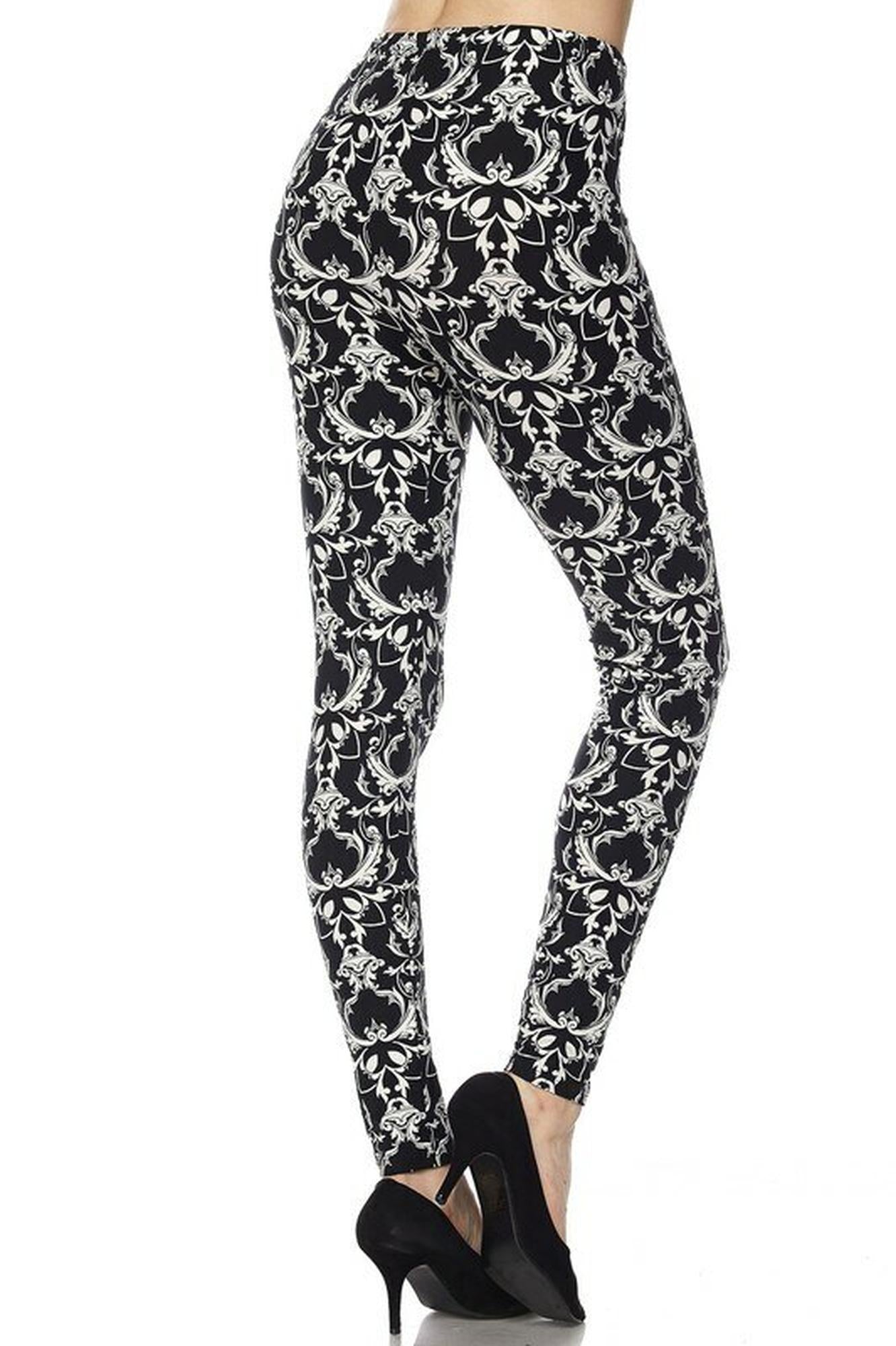 Buttery Soft Baroque Wreath Leggings (One Size Regular,Black)