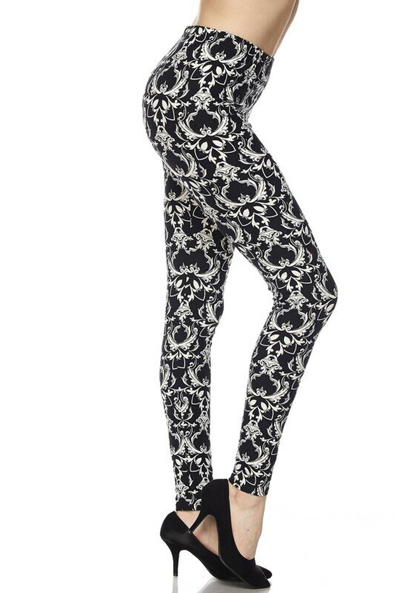 Buttery Soft Baroque Wreath Leggings (One Size Regular,Black)