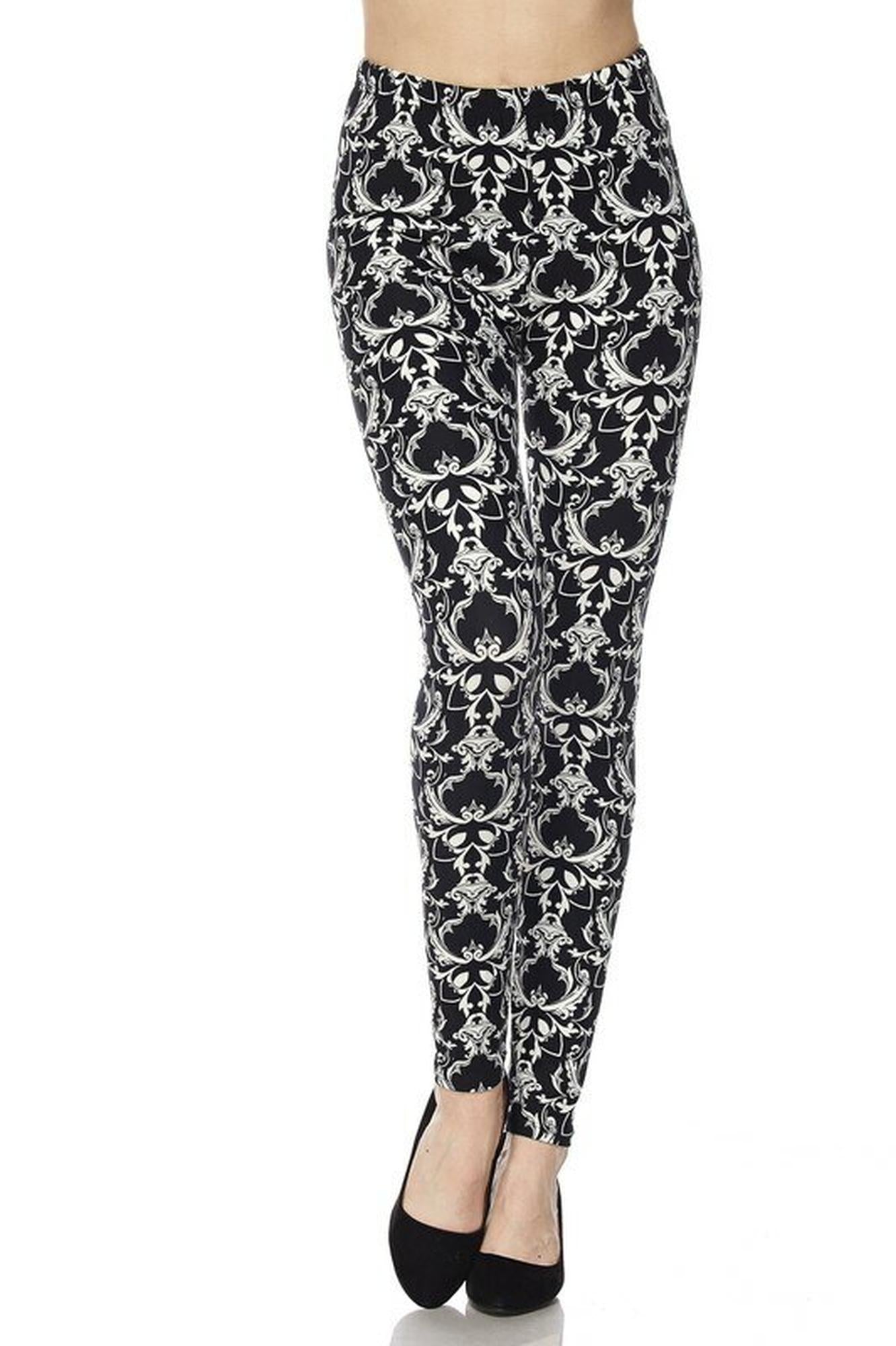 Buttery Soft Baroque Wreath Leggings (One Size Regular,Black)