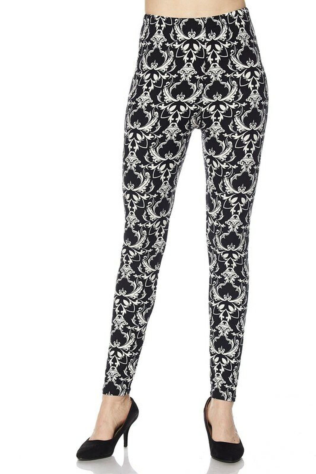 Buttery Soft Baroque Wreath Leggings (One Size Regular,Black)