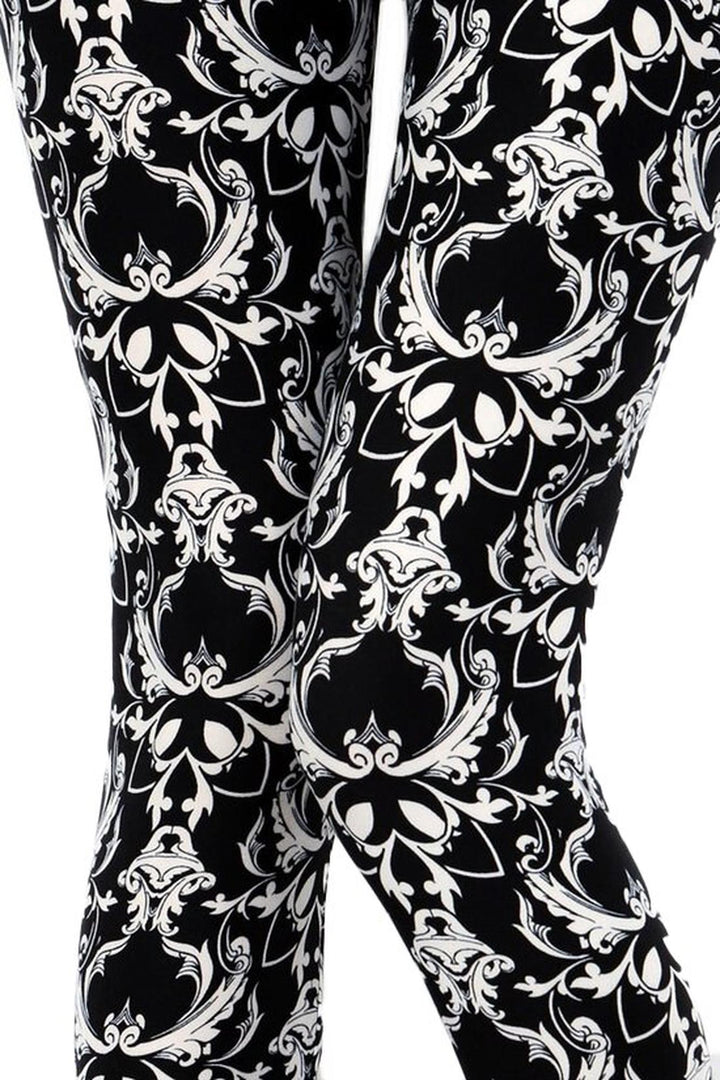 Buttery Soft Baroque Wreath Leggings (One Size Regular,Black)