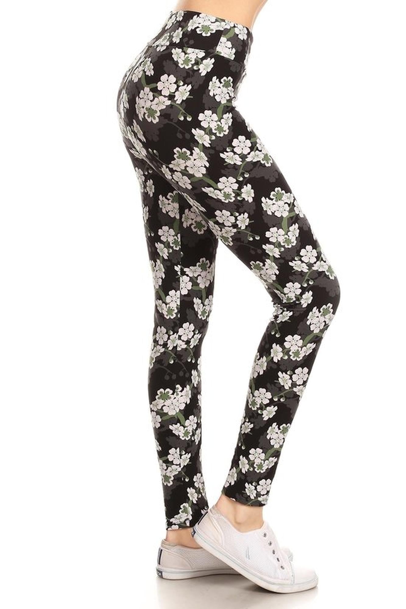 Buttery Soft White Floral Bunch High Waist Leggings (One Size Regular,White)