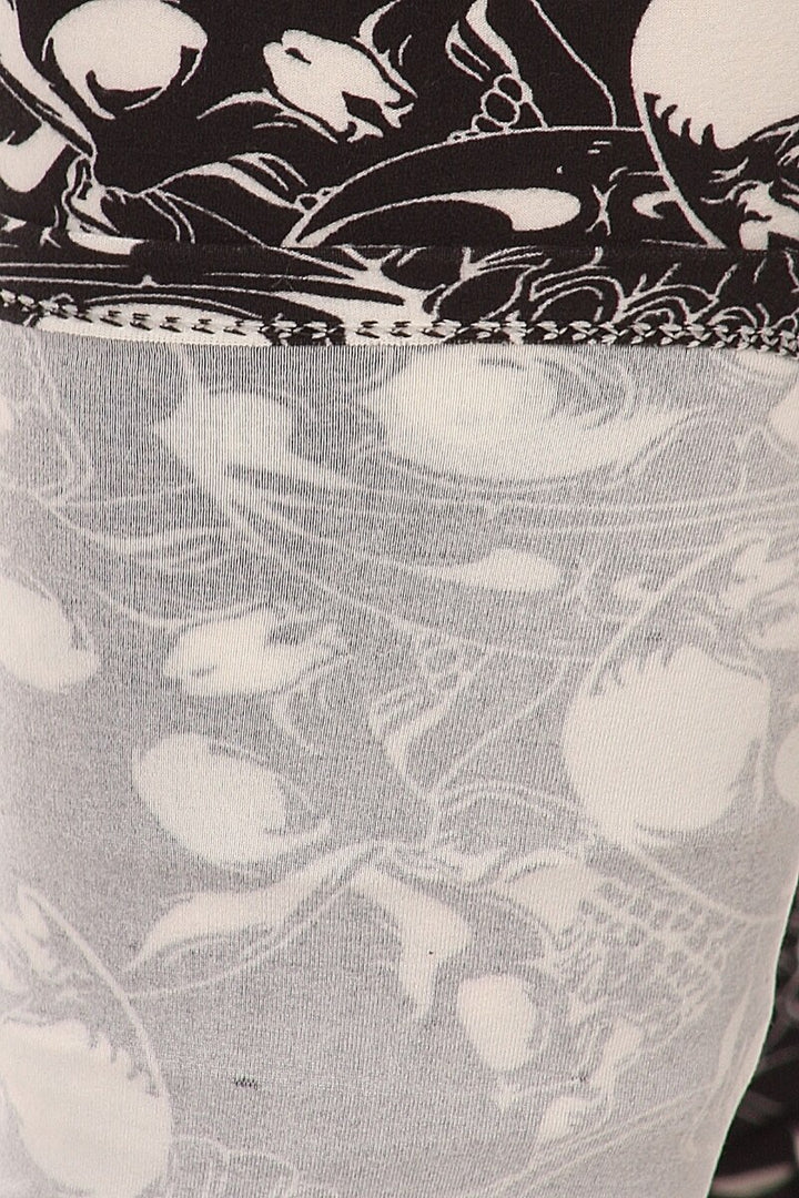 Buttery Soft Black Layers of Skulls Plus Size Leggings (One Size Plus,Black)